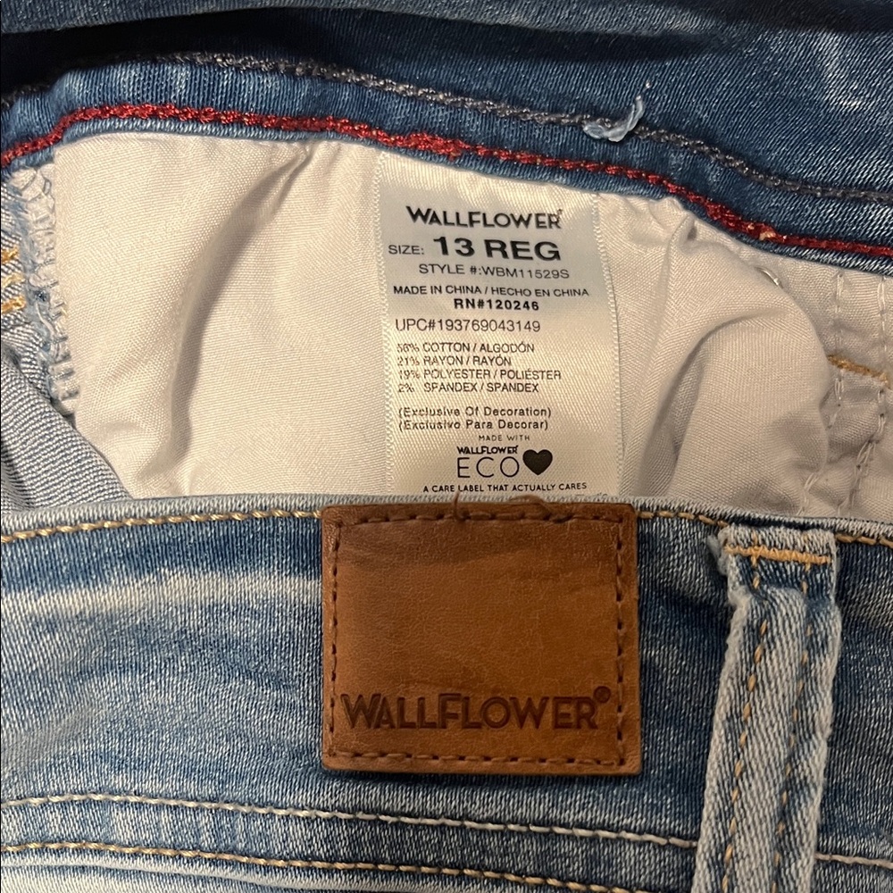 Wallflower Women's Classic Blue Skinny Jeans - Picture 3 of 3
